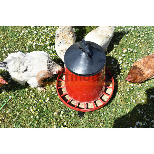Ταϊστρα με πόδια και χερούλι για Κότες 